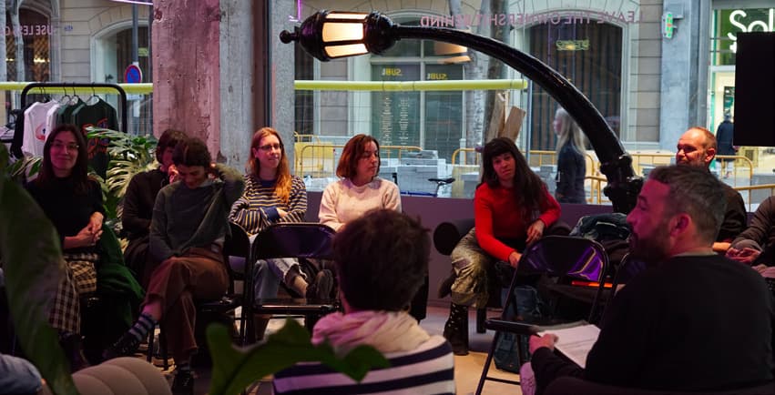 The round table under way at Lynk&Co, the audience seated around the speakers